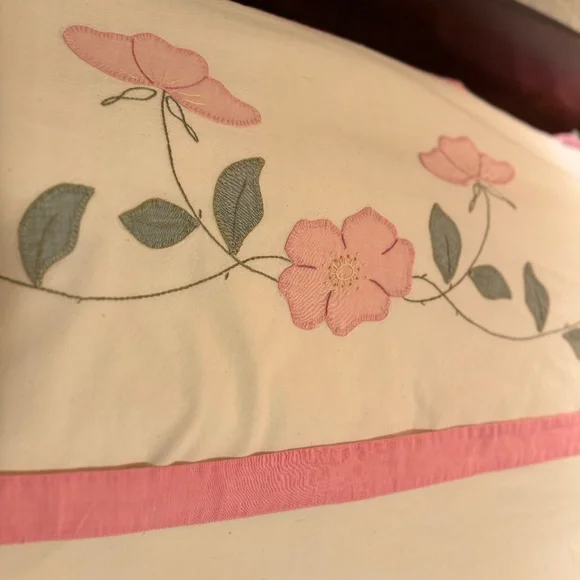 Vintage twin/full coverlet with sham.Hand embroidered. Bedding